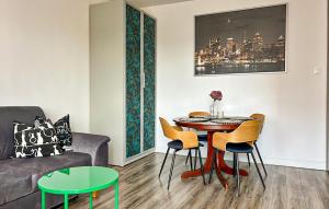 Χώρος καθιστικού στο 2 Bedroom Cozy Home In Gdansk
