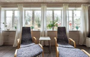 Setusvæði á Amazing Home In Ör With Wifi