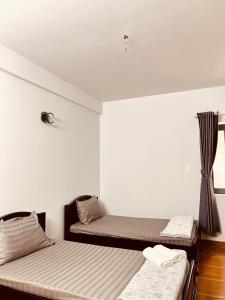 Postel nebo postele na pokoji v ubytování Ruby Căn hộ Dịch vụ Khách sạn + 15 fotografií