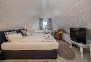 Μια τηλεόραση ή/και κέντρο ψυχαγωγίας στο Brigitte App 2 Ost