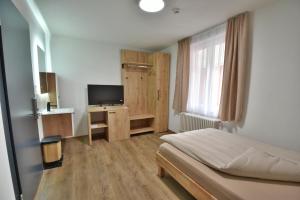 TV a/nebo společenská místnost v ubytování Hotel Waldegg Zuchwil