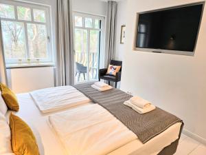 Ein Bett oder Betten in einem Zimmer der Unterkunft Ferienwohnung Lieblingssuite am Strand