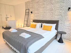 Ein Bett oder Betten in einem Zimmer der Unterkunft Ferienwohnung Lieblingssuite am Strand
