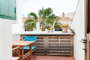 a small balcony with a table and chairs at HoMe Hotel Menorca in Ciutadella
