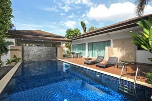 Πισίνα στο ή κοντά στο Coconut villa Phuket