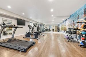 Fitness centrum a/nebo fitness zařízení v ubytování Best Western Carlsbad by the Sea