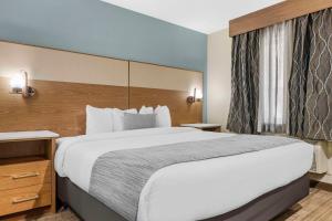Voodi või voodid majutusasutuse Best Western Carlsbad by the Sea toas