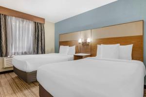 Voodi või voodid majutusasutuse Best Western Carlsbad by the Sea toas