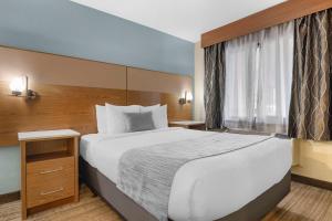 Postel nebo postele na pokoji v ubytování Best Western Carlsbad by the Sea + 28 fotografií