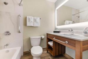 Vannituba majutusasutuses Best Western Carlsbad by the Sea