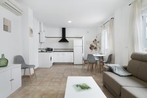 Kuchyň nebo kuchyňský kout v ubytování Apartamento Perez Zara 3