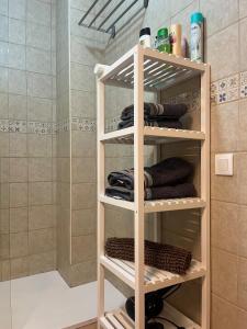 Un baño de Apt Flora