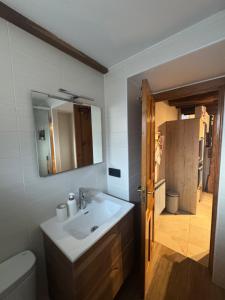 Ein Badezimmer in der Unterkunft La Casita de Verdiago