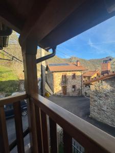 Ein allgemeiner Bergblick oder ein Berglick von des Chalets aus