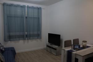 a living room with a flat screen tv and a couch at Apartamento Encanto Marino in Sant Carles de la Ràpita