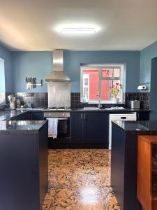 Kuchyň nebo kuchyňský kout v ubytování No 37 Central Hereford Sleeps 6 in 3 rooms With parking