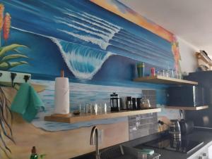 Køkken eller tekøkken på African surf explosion! tasteful upmarket unit + 1 billede