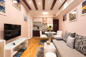 TV a/nebo společenská místnost v ubytování Apartment Maris
