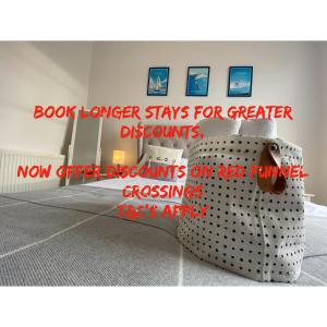 Foto dalla galleria di Wight On The Beach, Sleeps 4, Free Off Road Parking, Balcony with Sea Views a Ryde