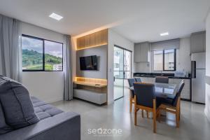 Μια τηλεόραση ή/και κέντρο ψυχαγωγίας στο Apto 2Q c/ varanda prox ao mar Itapema MTS1503