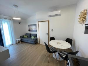Χώρος καθιστικού στο Apartments Topić - Promajna