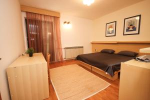 Ein Bett oder Betten in einem Zimmer der Unterkunft Apartment Macan