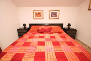 Ein Bett oder Betten in einem Zimmer der Unterkunft Apartment Macan