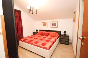 Ein Bett oder Betten in einem Zimmer der Unterkunft Apartment Macan