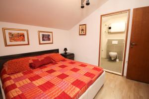 Ein Bett oder Betten in einem Zimmer der Unterkunft Apartment Macan