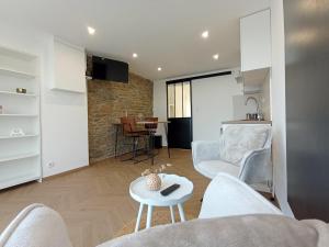 a living room with a couch and a table at studio L'opale in Assesse