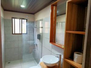 Kopalnica v nastanitvi Corcovado Private Houses-Villas-Tents-pool-rest