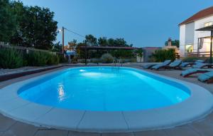 Bazén v ubytovaní Pet Friendly Home In Pridraga With Wifi alebo v jeho blízkosti