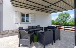 Balkón alebo terasa v ubytovaní Pet Friendly Home In Pridraga With Wifi
