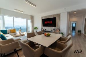 Χώρος καθιστικού στο MoHost Penthouse-Top Floor Luxury Mountains View-AC- +82 φωτογραφίες