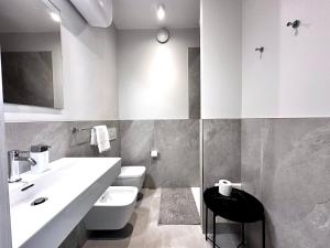 Ένα μπάνιο στο Golden sunset apartment +32 φωτογραφίες