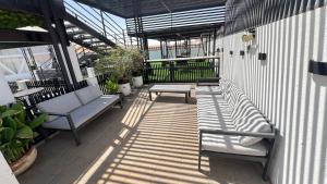 Balkón nebo terasa v ubytování شاليه الروح AlRooh Chalet