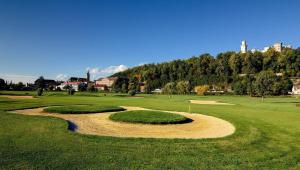 Golf facilities at a szállodákat or nearby