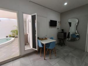 a bathroom with a table and chairs and a tub at El Rinconcito in Valladolid