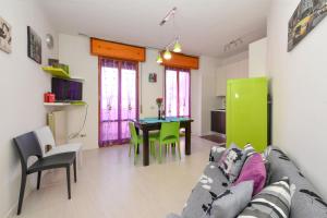Μια τηλεόραση ή/και κέντρο ψυχαγωγίας στο Casa Alessia-300mt to lake & center Peschiera