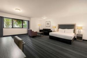 Postel nebo postele na pokoji v ubytování Courtyard by Marriott Darwin