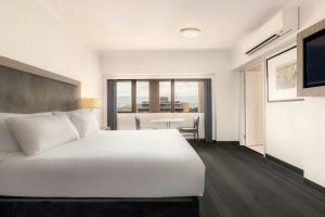 Postel nebo postele na pokoji v ubytování Courtyard by Marriott Darwin