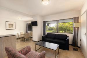 Posezení v ubytování Courtyard by Marriott Darwin