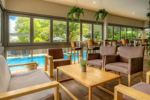 Bazén v ubytování Courtyard by Marriott Darwin nebo v jeho okolí