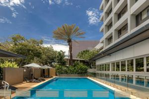 Bazén v ubytování Courtyard by Marriott Darwin nebo v jeho okolí