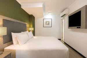Postel nebo postele na pokoji v ubytování Courtyard by Marriott Darwin