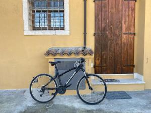 Jízda na kole v ubytování Five Elements Apartments Nature and Relax near Lake Garda nebo okolí