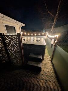 Fotografie z fotogalerie ubytování A and C Lodge Plot 21 2 double bedrooms PLOT 21 With HOT TUB 1 pet only No Commercial Vans 4pm check in v destinaci High Hesket