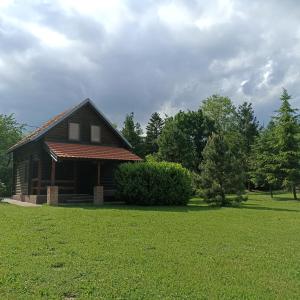 Taman di luar Ranch V8 Kosmaj