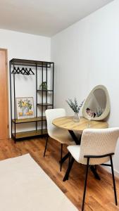 Ένα ή περισσότερα κρεβάτια σε δωμάτιο στο Liya