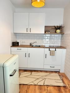 Η κουζίνα ή μικρή κουζίνα στο Liya +4 φωτογραφίες